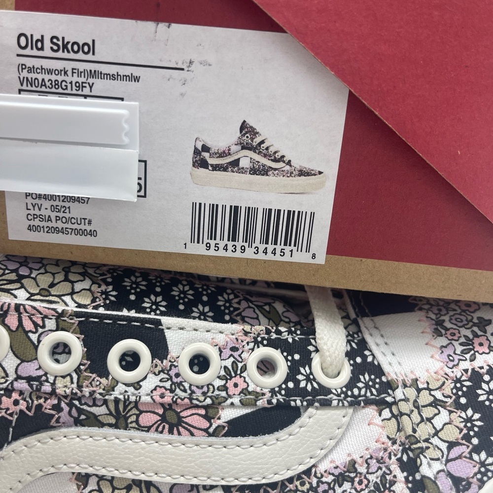 Vans WMNS Vans Old Skool
(Patchwork Floral) Marshmallow Sneakers 
VN0A38G19FY - Picture 3 of 16